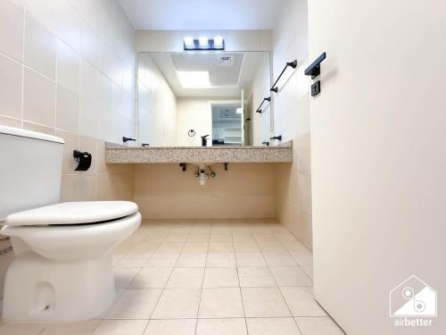 Stylish JVC Duplex l Hot Tub, Gym , Pool & Parking, Дубай (фото 7)