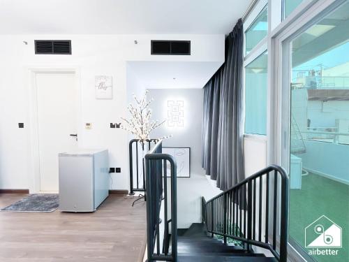 Stylish JVC Duplex l Hot Tub, Gym , Pool & Parking, Дубай (фото 8)