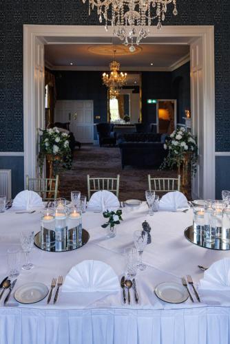 Shared lounge/TV area, County Arms Birr in Birr