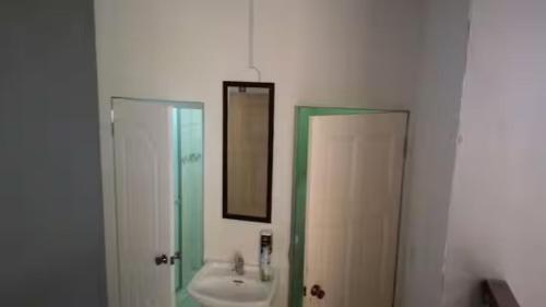 Le Chateau - Scarlet Ibis Apartment in Bakhen