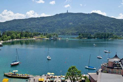 Double Room with Balcony and Lake View