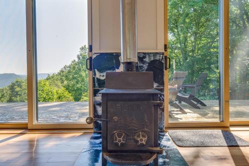 Pet-Friendly Spruce Pine Retreat with Mountain View! in Spruce Pine, USA