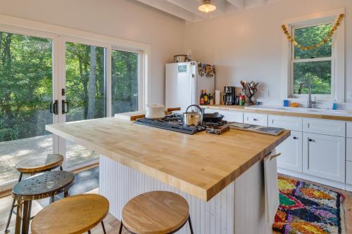 Pet-Friendly Spruce Pine Retreat with Mountain View! in Spruce Pine, USA