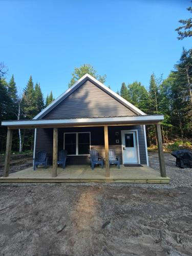 Зовнішній вигляд готелю, Adirondack Private Cabin New Construction in Малон