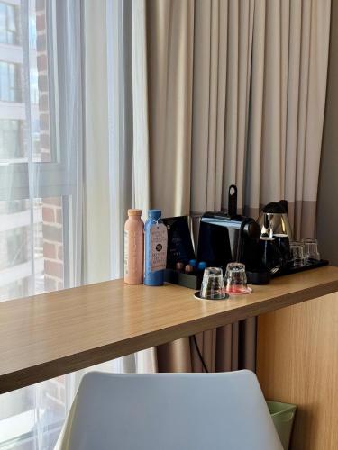 ibis London Canning Town - main image