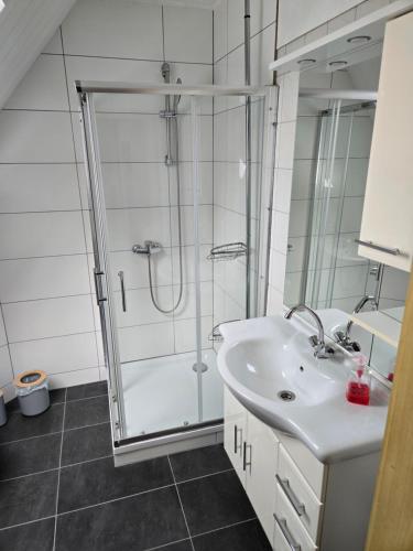 Pensionszimmer 5, WLAN, Kuche, Parkplatz in Twist