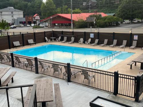 Swimming pool, Sleepy Bear Motel in Gatlinburg (TN)