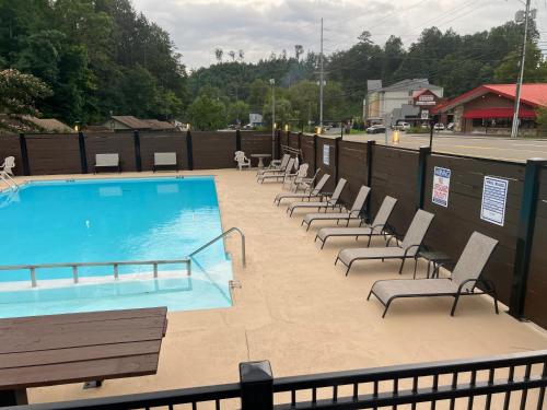 Swimming pool, Sleepy Bear Motel in Gatlinburg (TN)