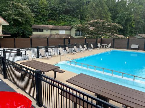 Swimming pool, Sleepy Bear Motel in Gatlinburg (TN)