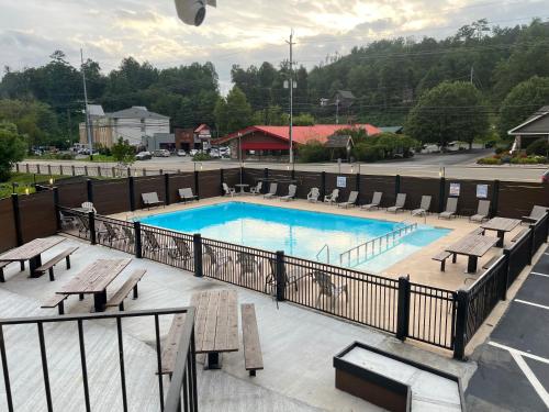 Swimming pool, Sleepy Bear Motel in Gatlinburg (TN)