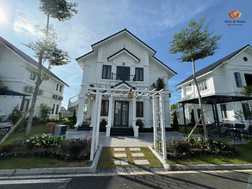 Here & Home Villa Vườn Vua, Kon Rung (1)