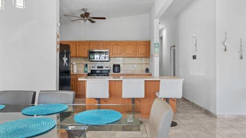 Near El Combate Beach Free Parking BBQ - image 14