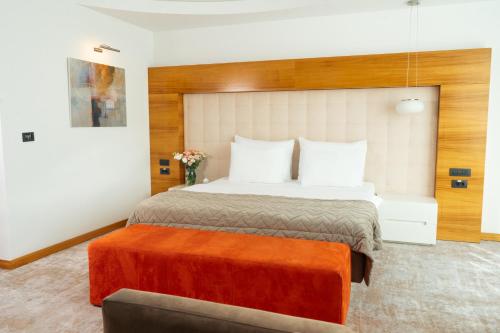 Double Room image 10