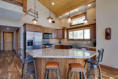 Rustic Mountain Sanctuary on 2 Acres with Deck! in Alma, USA