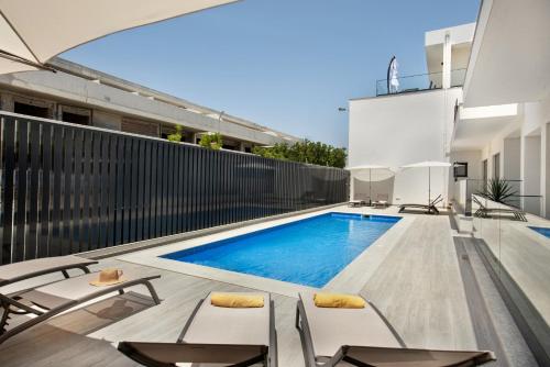 สระว่ายน้ำ, Sunny Apartments in กาบานาส