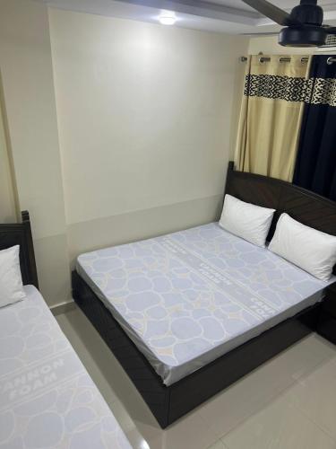 Hotel Lavish Inn - image 2