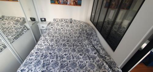 Quiet love nest in Paris - main image