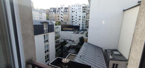Quiet love nest in Paris - image 2