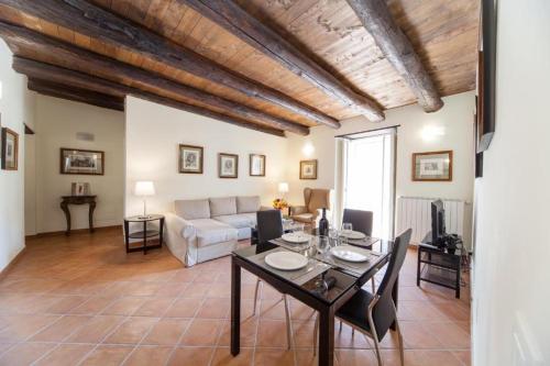 Palazzo Marigliano, Neapel (Foto 6)