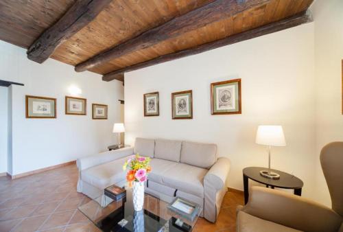 Palazzo Marigliano, Neapel (Foto 7)
