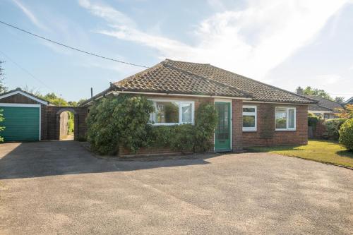 18 Linden Road - sleeps 5 - Less than a mile from the Aldeburgh Beach and a Vibrant High Street - image 3