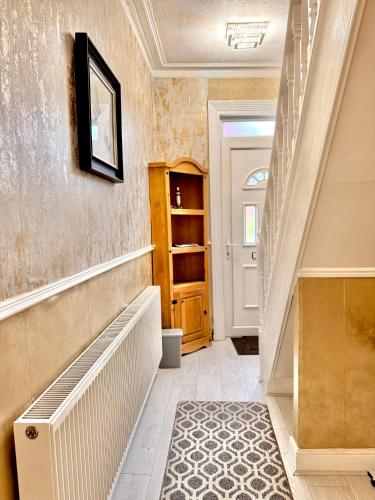 Full Home with Free Parking in Moss Bank near Cheetham Hill, Crumpsall, Manchester, Manchester (photo 5)