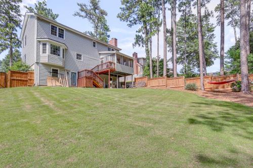 Pool & Tennis Court Access: Home in Warner Robins – khách sạn tại Russell