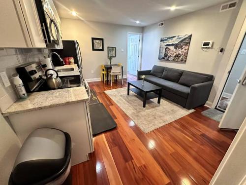 Modern Cozy Unit Near Geno's & Pat's