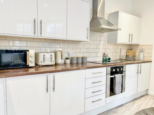 Modern 1-Bedroom Apartments near Shoreditch, Old Street & Hoxton by NourNest Apartments, London (photo 11)