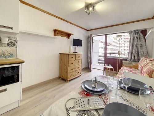 Studio Confortable, Skis aux Pieds, Balcon - FR-1-344-1072 near Le Medzery