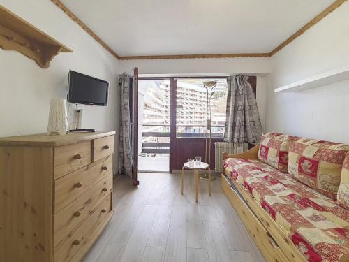 Studio Confortable, Skis aux Pieds, Balcon - FR-1-344-1072 near Le Medzery