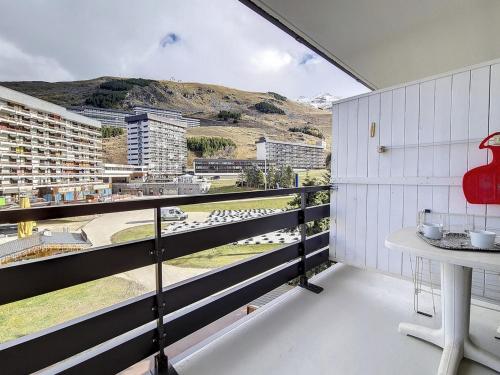 Studio Confortable, Skis aux Pieds, Balcon - FR-1-344-1072 near Le Medzery