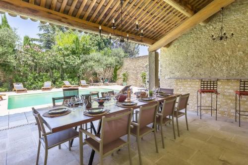 Private Oasis in Gordes  Elegant 5-Bedroom Villa with Pool - 편의 시설/서비스