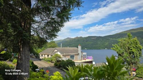 Jenny's Bay with Hot Tub in Lochgoilhead