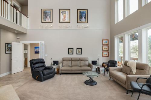 6BR - 6 King Beds - EV - 10min Downtown, Bend (foto 4)