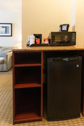 Cobblestone Hotel & Suites - Knoxville - image 13