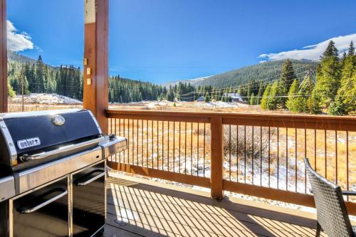 Secluded Escape for 10 Hot Tub Game Room & More in Blue River