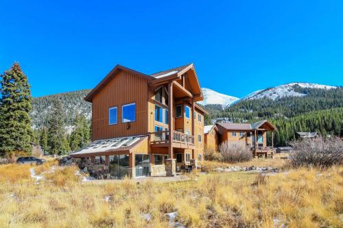 Secluded Escape for 10 Hot Tub Game Room & More in Blue River