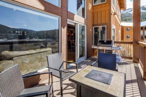Secluded Escape for 10 Hot Tub Game Room & More in Blue River