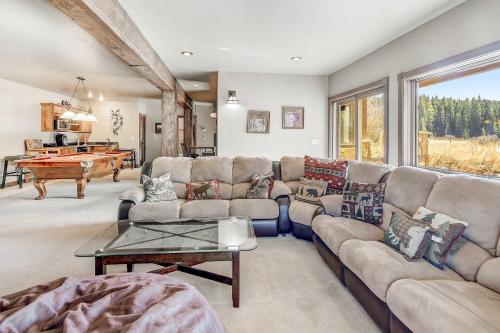 Secluded Escape for 10 Hot Tub Game Room & More in Blue River