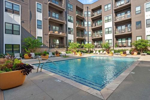 Bridge Park Luxe · Powell