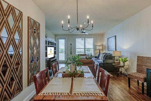 Waterfront Condo on Lake LBJ with Pool & Views in ฮอร์สชู เบย์ (เท็กซัส)