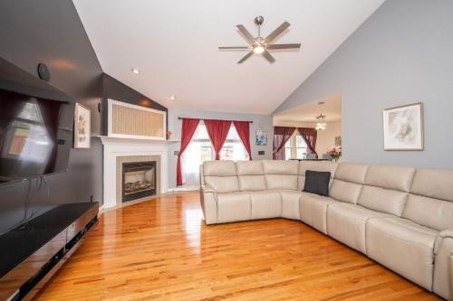 Big Sky Retreat - Home for 10 in Fairfield (OH)