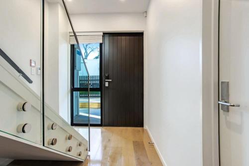 Inngang, Central Modern Duplex Home near Cornwall Park near Stardome Observatory