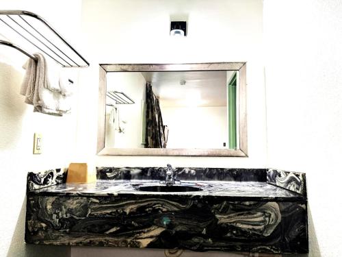 Southern Comfort Motel near ลีเจิน ฟิล