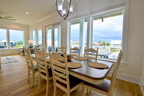 Private Heated Pool with Elevator Access & FREE ACTIVITIES in Fort Morgan