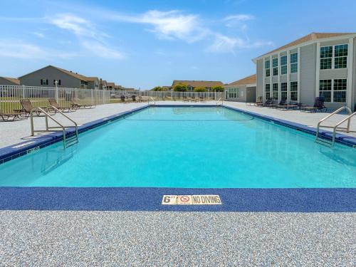 Pool Hot Tub Pickle Ball Gym - Close to Sports Complex & Includes FREE ACTIVITIES near Jack Edwards Airport