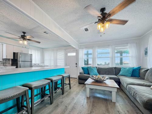 Bungalow by the Bay with FREE ACTIVITIES in Fort Morgan