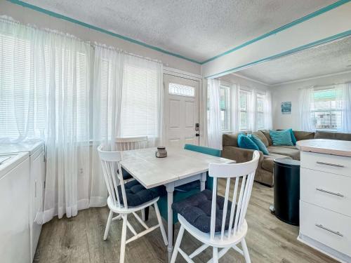 Bungalow by the Bay with FREE ACTIVITIES in Fort Morgan