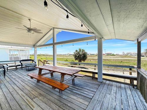 Bungalow by the Bay with FREE ACTIVITIES in Fort Morgan